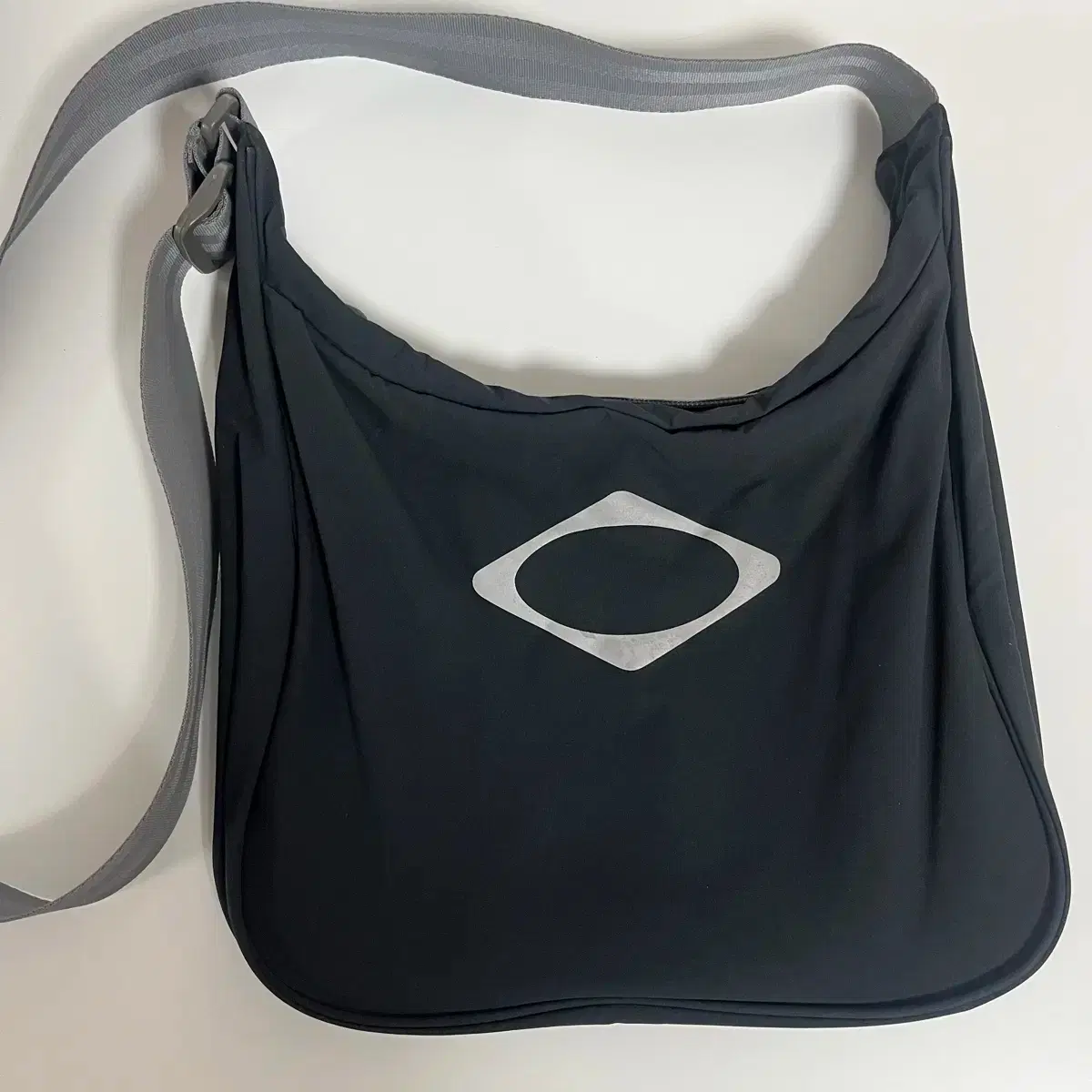 バッグ mschf RHOMBUS POCKET SLING BAG_BLUE GREY MISCHIEF | 미스치프 Mischief Rhombus Pocket Sling Bag Blue Gray on